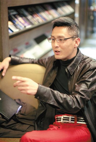 2010年2月,黄小山在接受采访。